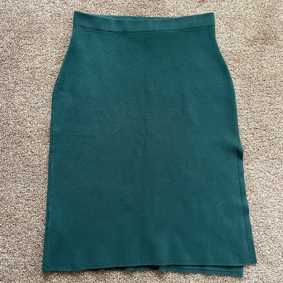 Abercrombie & Fitch - Elevated Sweater Midi Skirt / Dark Green - Picture 2 of 8